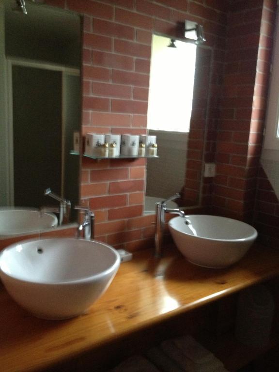 Les Jardins Du Rebaut Bed & Breakfast Beziers Room photo