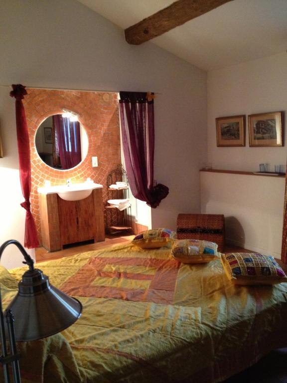 Les Jardins Du Rebaut Bed & Breakfast Beziers Room photo