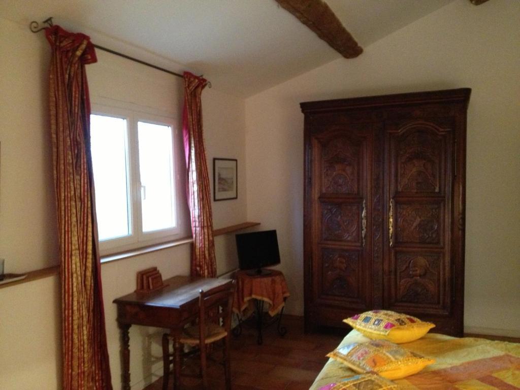 Les Jardins Du Rebaut Bed & Breakfast Beziers Room photo